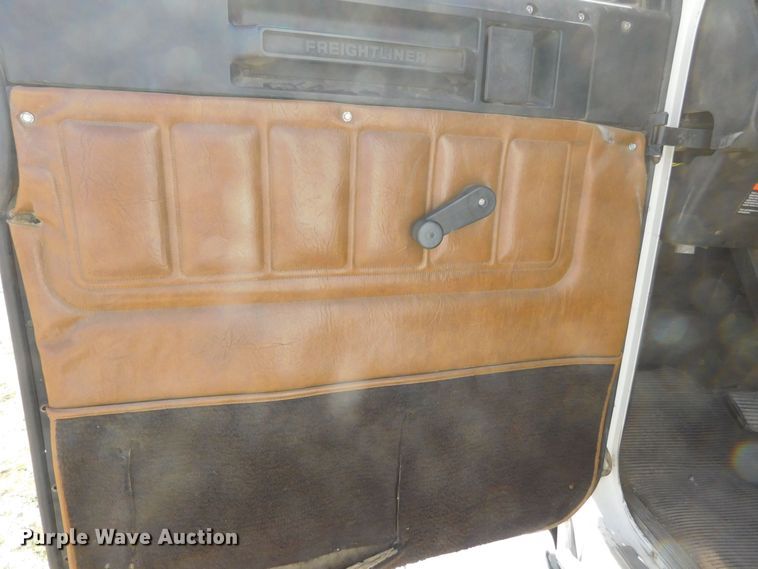 image for item DM2565 1998 Freightliner  semi truck