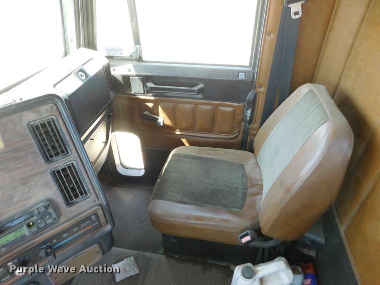 image for item DM2565 1998 Freightliner  semi truck