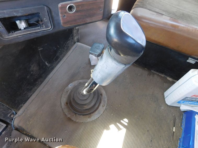 image for item DM2565 1998 Freightliner  semi truck