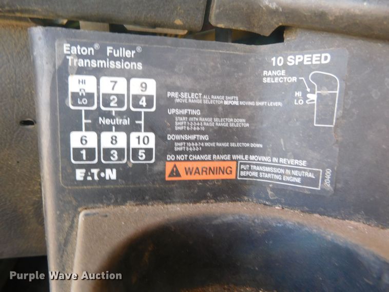 image for item DM2565 1998 Freightliner  semi truck