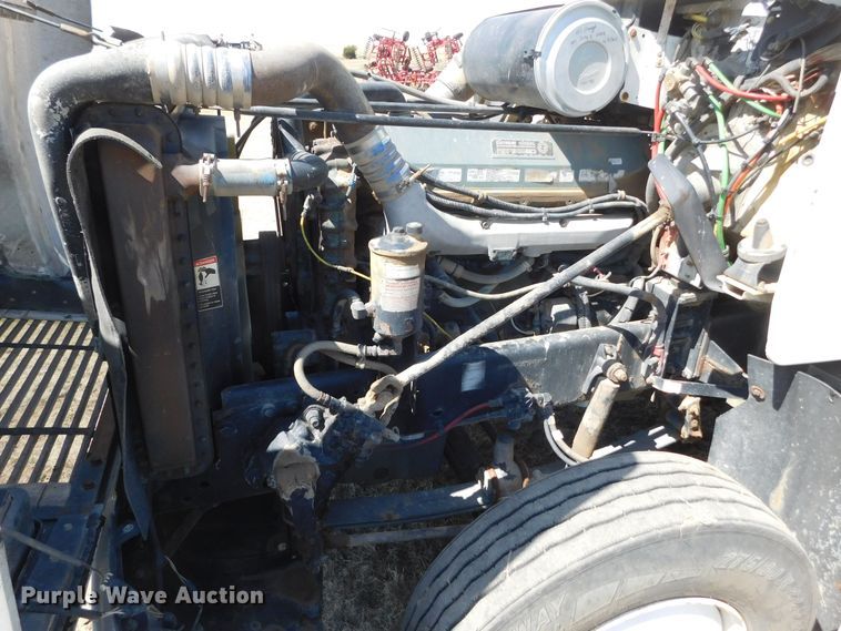 image for item DM2565 1998 Freightliner  semi truck