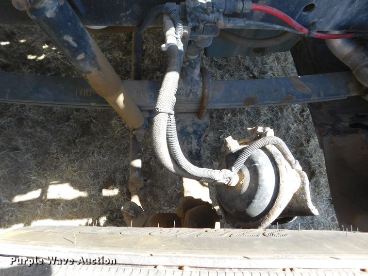 image for item DM2565 1998 Freightliner  semi truck