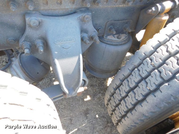 image for item DM2565 1998 Freightliner  semi truck