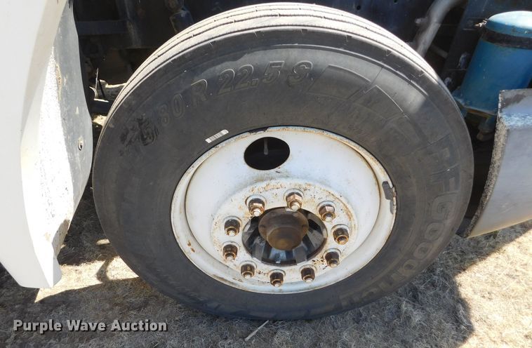 image for item DM2565 1998 Freightliner  semi truck