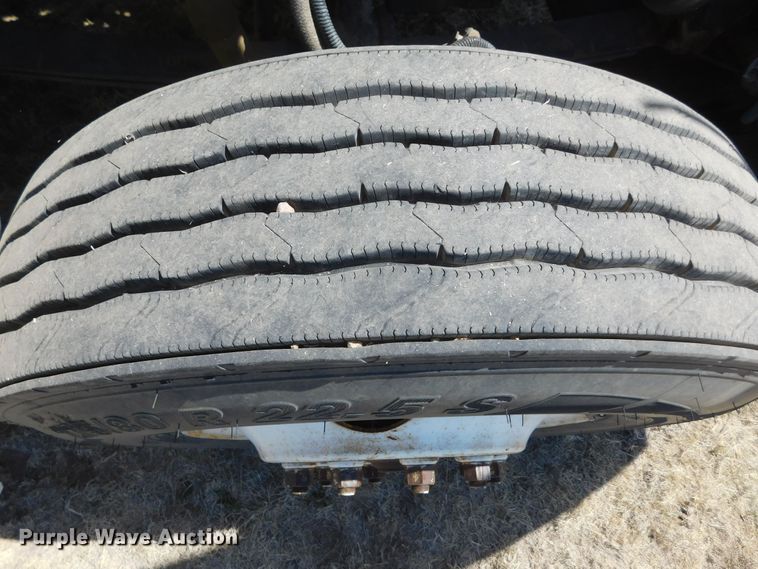 image for item DM2565 1998 Freightliner  semi truck