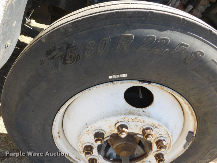 image for item DM2565 1998 Freightliner  semi truck