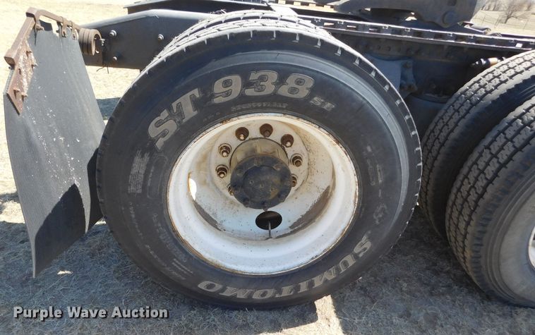 image for item DM2565 1998 Freightliner  semi truck