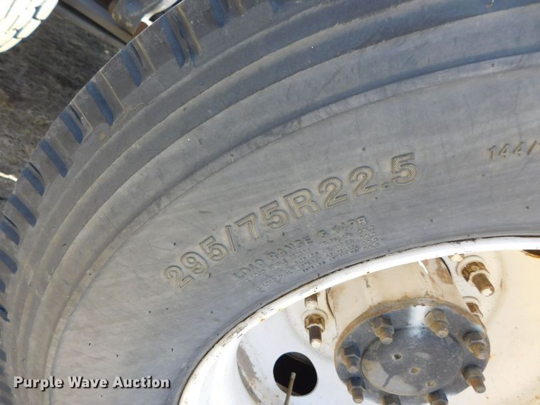 image for item DM2565 1998 Freightliner  semi truck