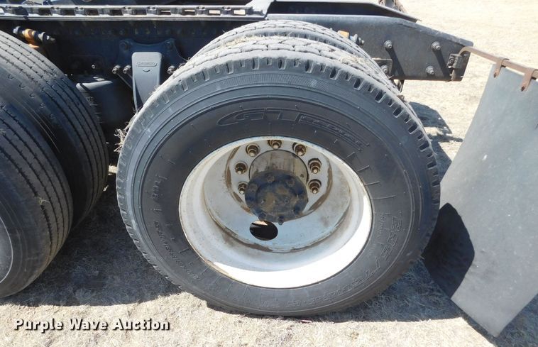 image for item DM2565 1998 Freightliner  semi truck