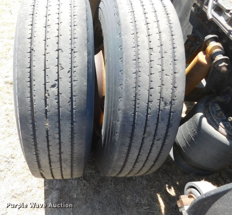 image for item DM2565 1998 Freightliner  semi truck