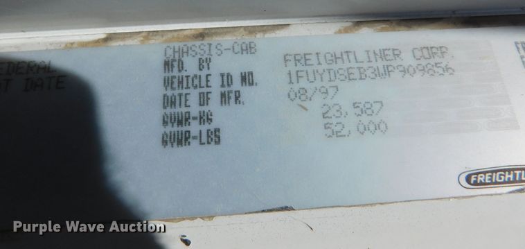 image for item DM2565 1998 Freightliner  semi truck