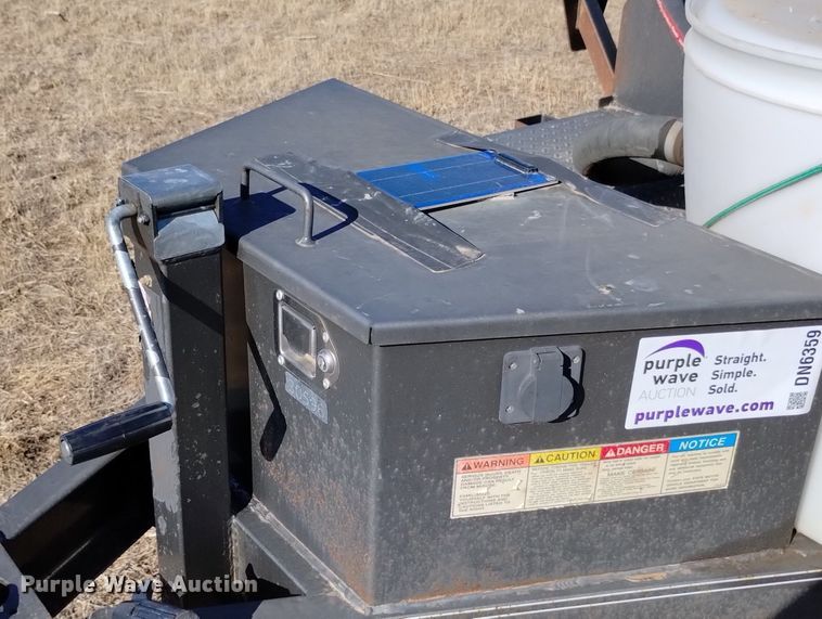 image for item DN6359 2015 Lamar K1-6010  fuel trailer