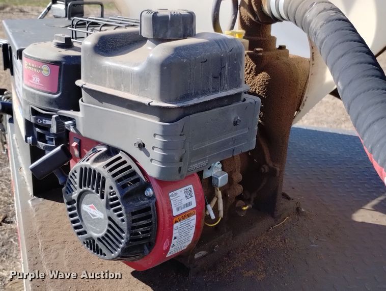 image for item DN6359 2015 Lamar K1-6010  fuel trailer