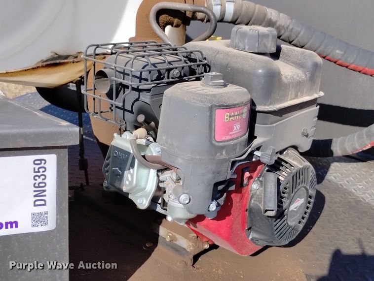 image for item DN6359 2015 Lamar K1-6010  fuel trailer