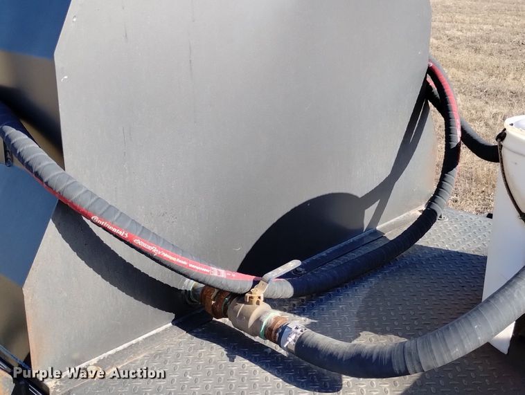 image for item DN6359 2015 Lamar K1-6010  fuel trailer