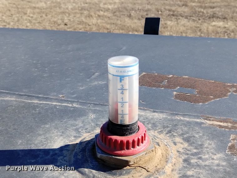 image for item DN6359 2015 Lamar K1-6010  fuel trailer