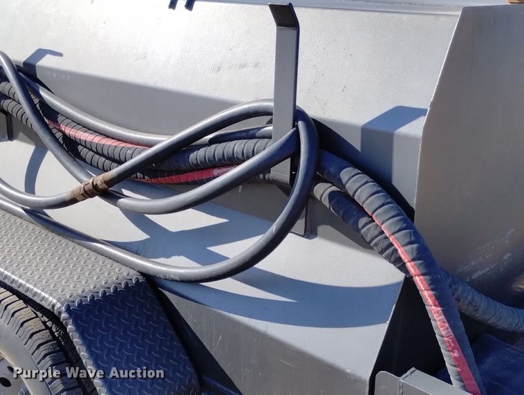 image for item DN6359 2015 Lamar K1-6010  fuel trailer