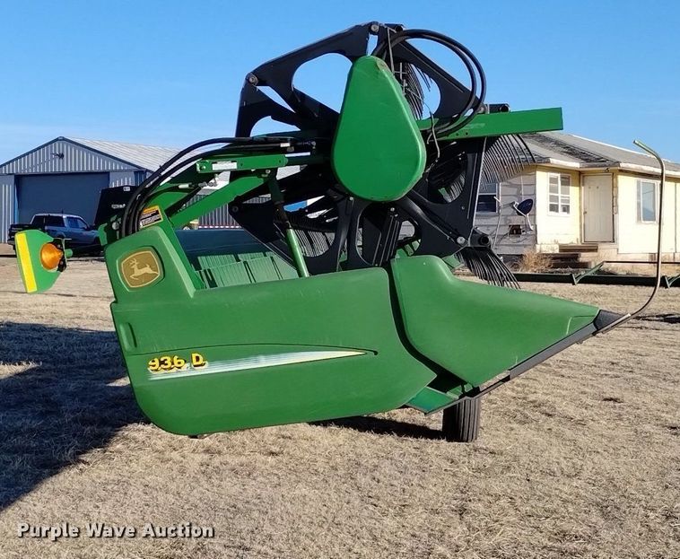 image for item DN6360 2004 John Deere 936D  draper head