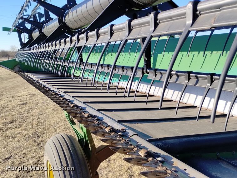 image for item DN6360 2004 John Deere 936D  draper head