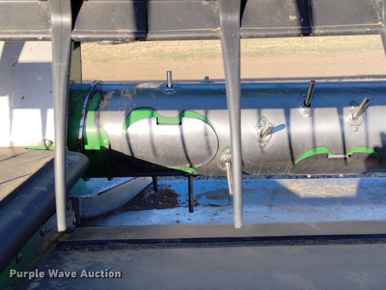 image for item DN6360 2004 John Deere 936D  draper head