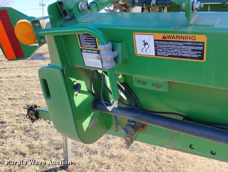 image for item DN6360 2004 John Deere 936D  draper head