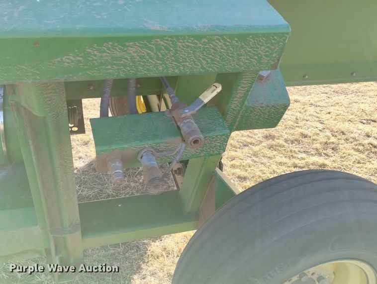 image for item DN6360 2004 John Deere 936D  draper head