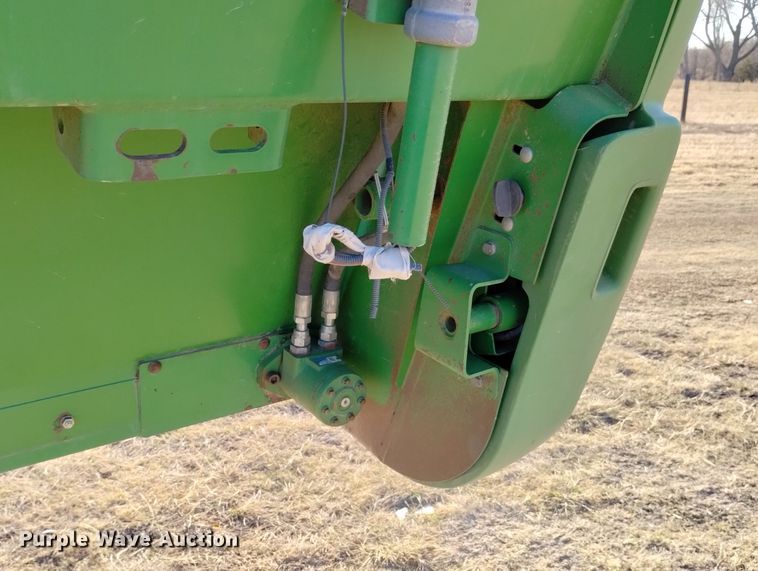 image for item DN6360 2004 John Deere 936D  draper head