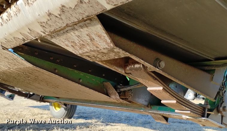 image for item DN6360 2004 John Deere 936D  draper head