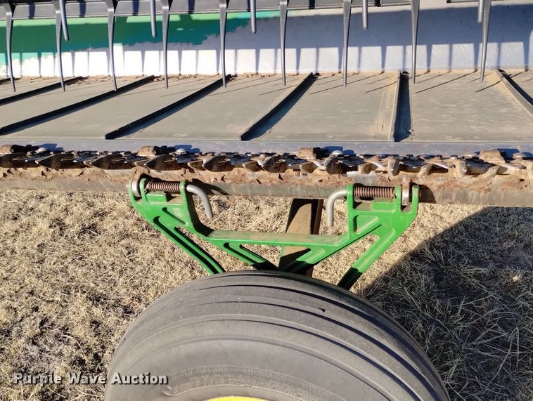 image for item DN6360 2004 John Deere 936D  draper head