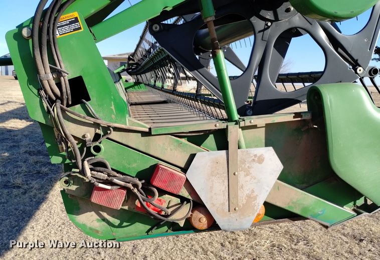 image for item DN6360 2004 John Deere 936D  draper head