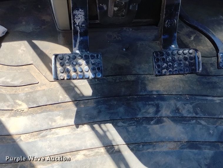 image for item DN6361 2010 Challenger MT945C  4WD tractor