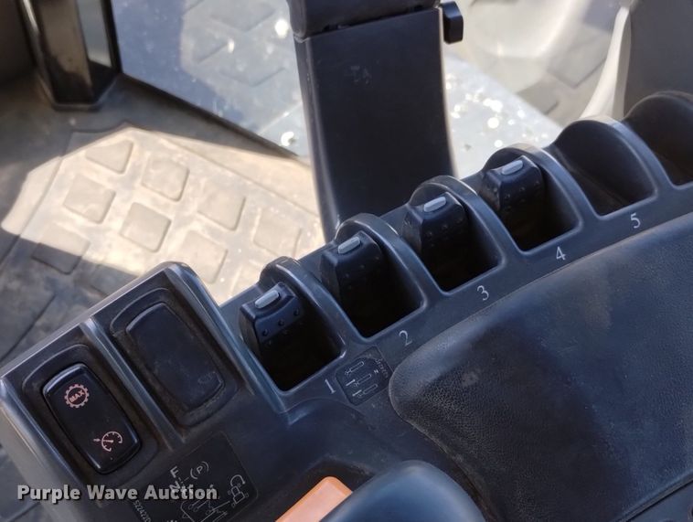 image for item DN6361 2010 Challenger MT945C  4WD tractor