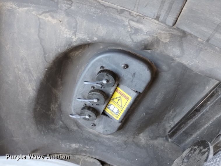 image for item DN6361 2010 Challenger MT945C  4WD tractor