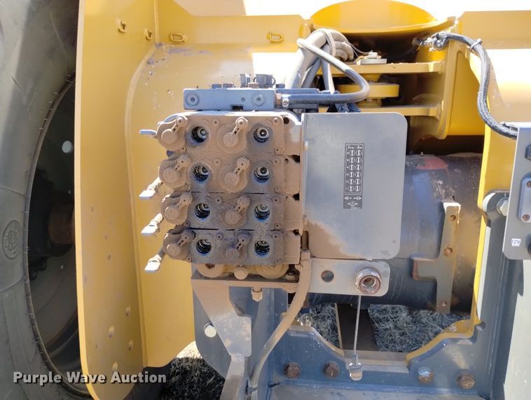 image for item DN6361 2010 Challenger MT945C  4WD tractor