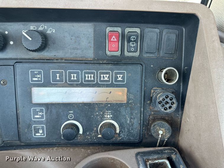 image for item DN6363 2003 John Deere 9320  4WD tractor