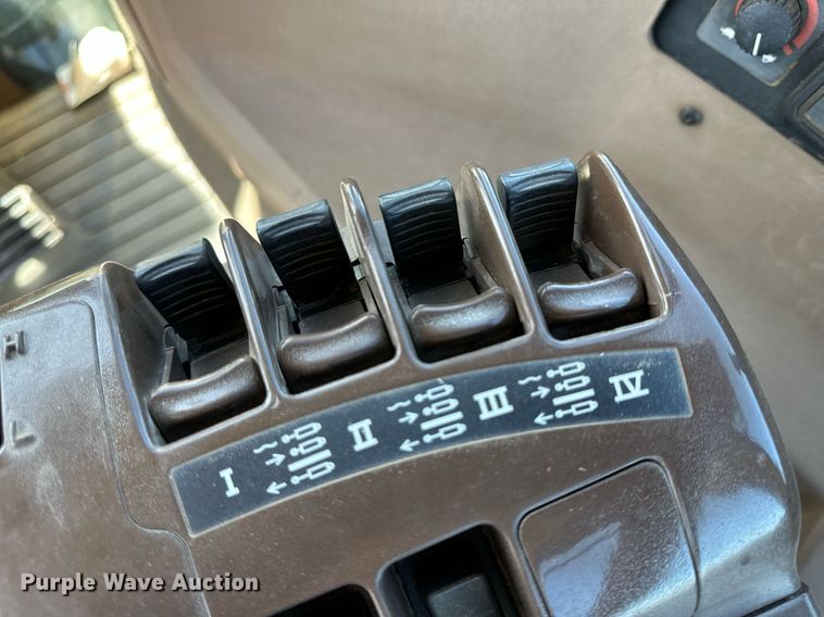 image for item DN6363 2003 John Deere 9320  4WD tractor