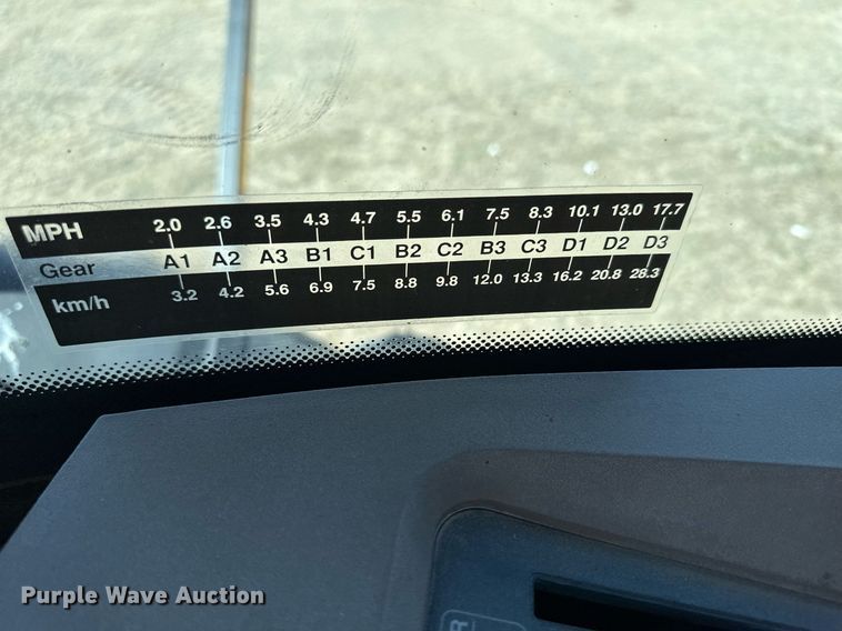 image for item DN6363 2003 John Deere 9320  4WD tractor