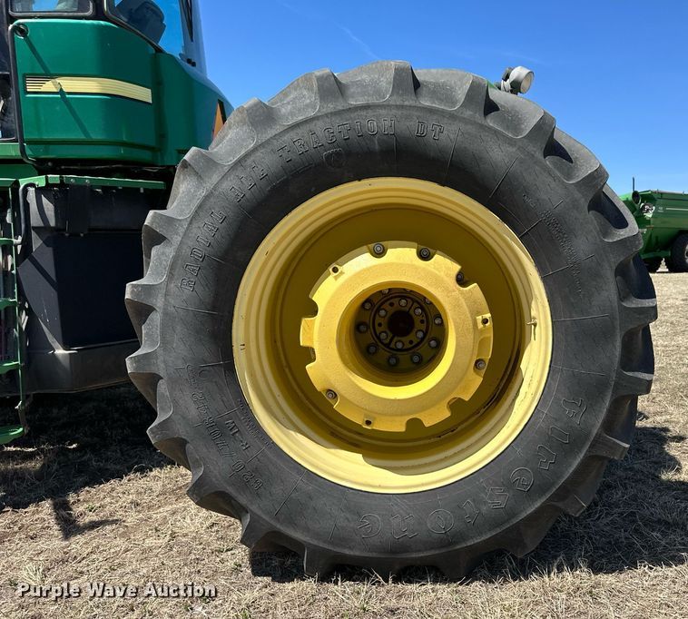 image for item DN6363 2003 John Deere 9320  4WD tractor