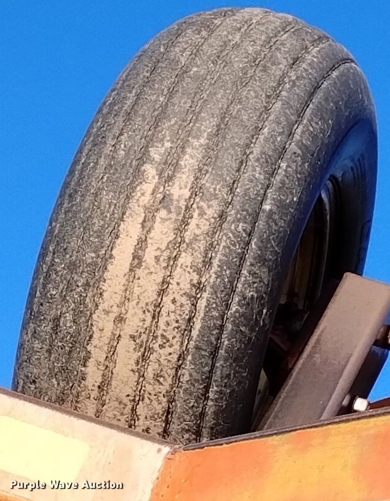 image for item DN6364 Sunflower 3691-45  sweep plow