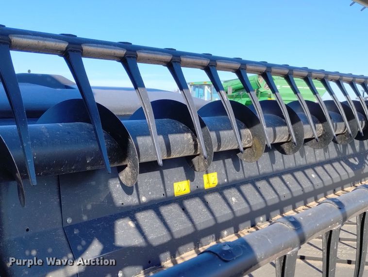 image for item DN6365 2015 MacDon FD75-D  flex draper head