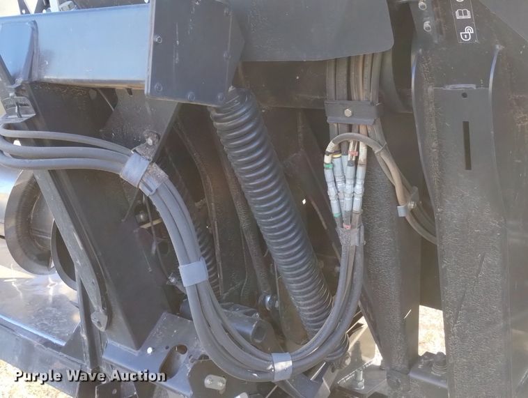 image for item DN6365 2015 MacDon FD75-D  flex draper head