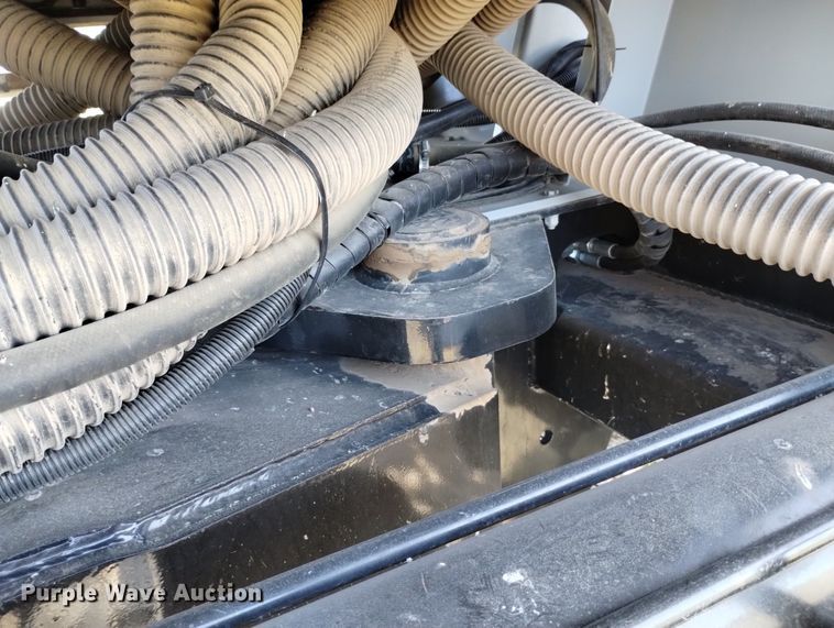 image for item DN6366 2014 CrustBuster 4560  air seeder