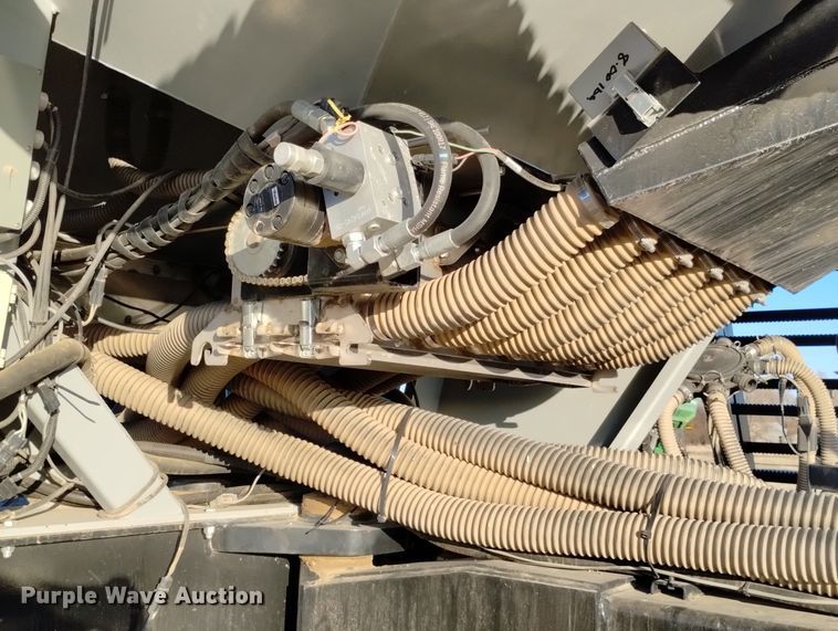 image for item DN6366 2014 CrustBuster 4560  air seeder