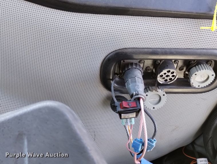 image for item DN6367 2015 New Holland T8.410  MFWD tractor