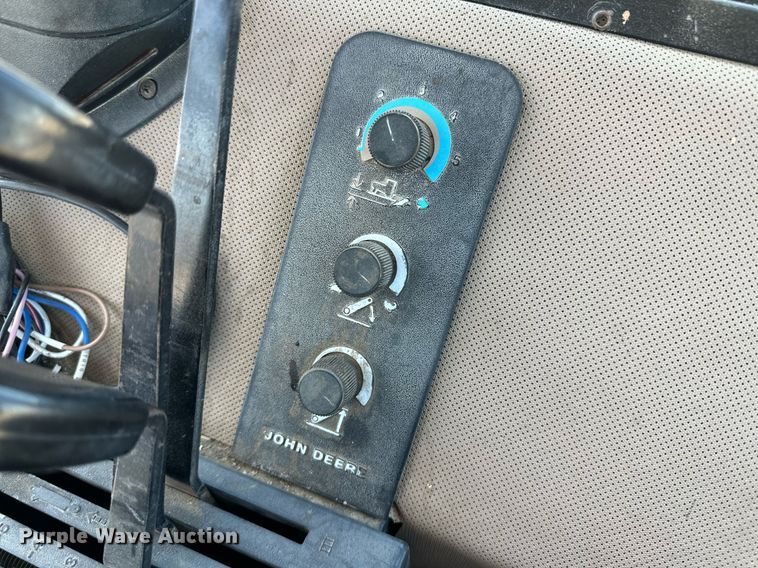 image for item DN6370 1992 John Deere 4960  MFWD tractor