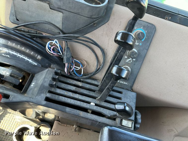 image for item DN6370 1992 John Deere 4960  MFWD tractor