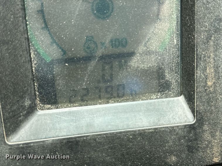 image for item DN6370 1992 John Deere 4960  MFWD tractor