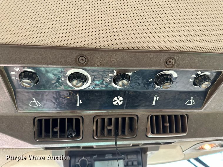 image for item DN6370 1992 John Deere 4960  MFWD tractor