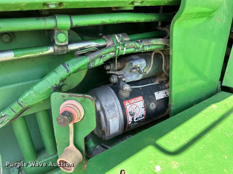 image for item DN6370 1992 John Deere 4960  MFWD tractor