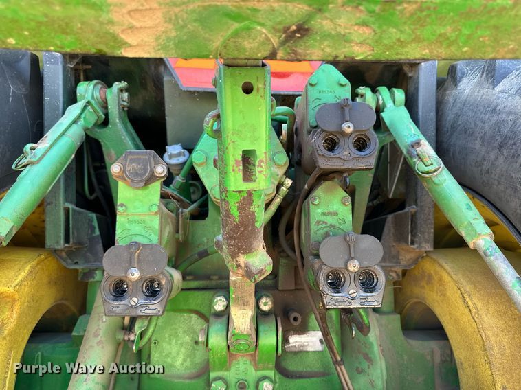 image for item DN6370 1992 John Deere 4960  MFWD tractor